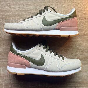 Nike Sneakers - Size 8.5